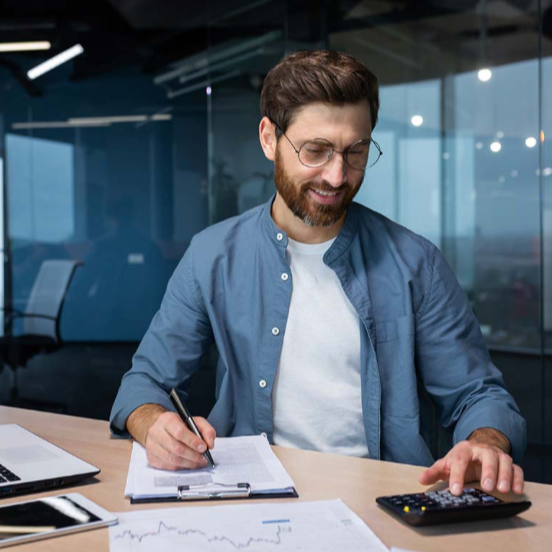 personne travaillant dans la comptabilité