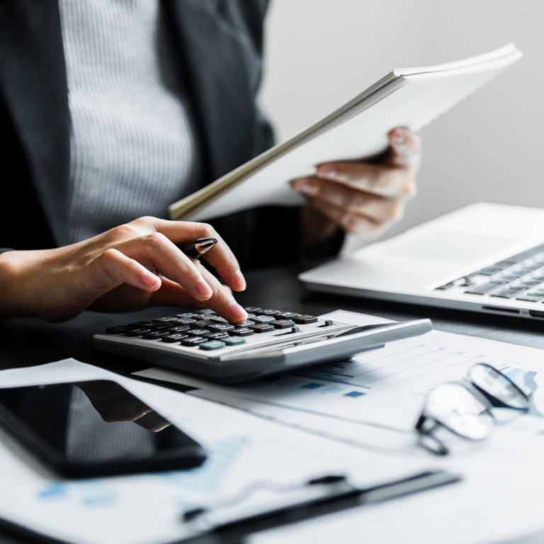 Eine Frau, die arbeitet.